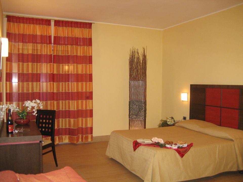 Costa Azzurra Otel Pulsano Dış mekan fotoğraf