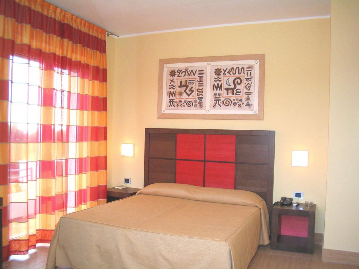 Costa Azzurra Otel Pulsano Dış mekan fotoğraf
