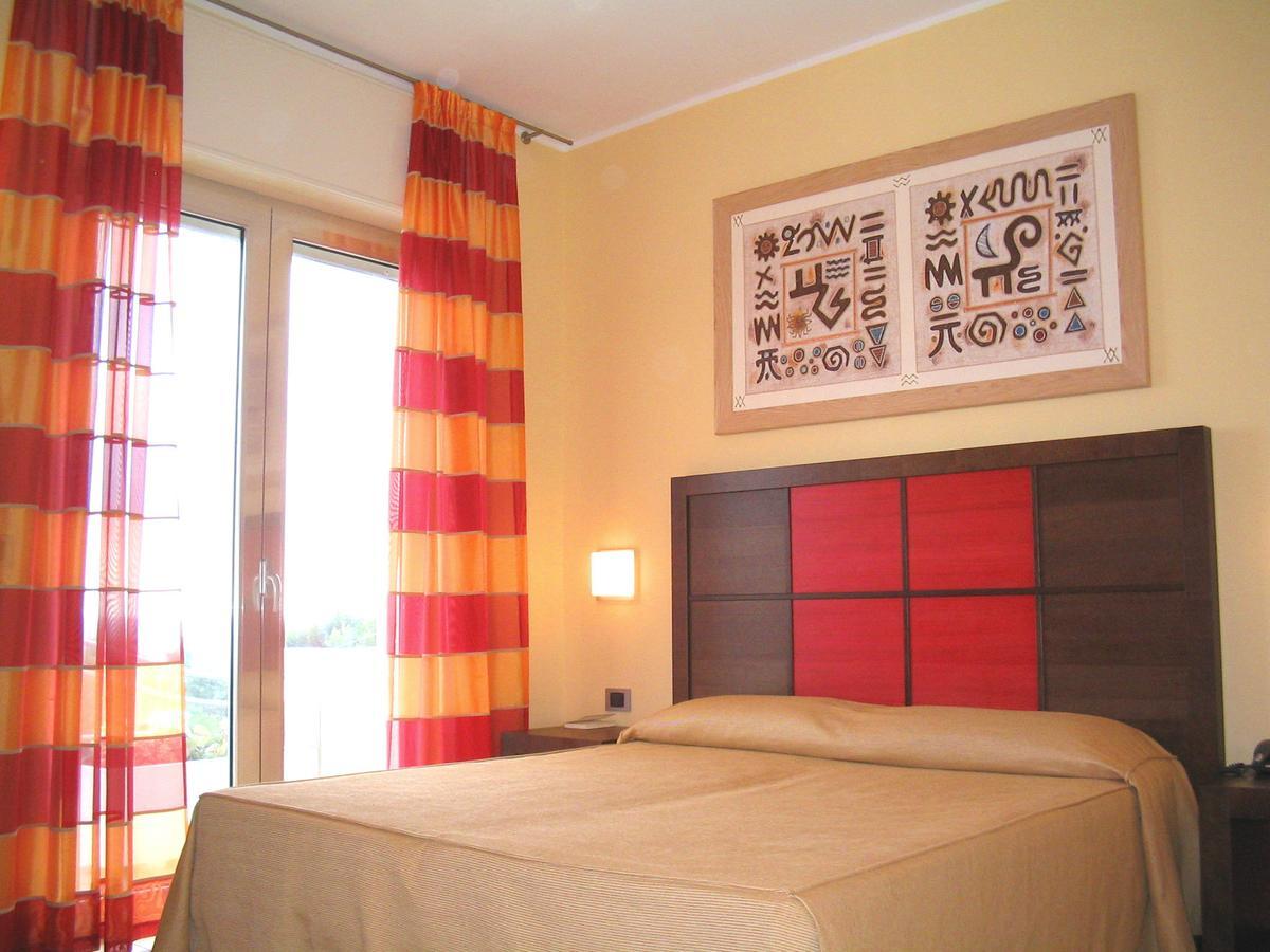 Costa Azzurra Otel Pulsano Dış mekan fotoğraf